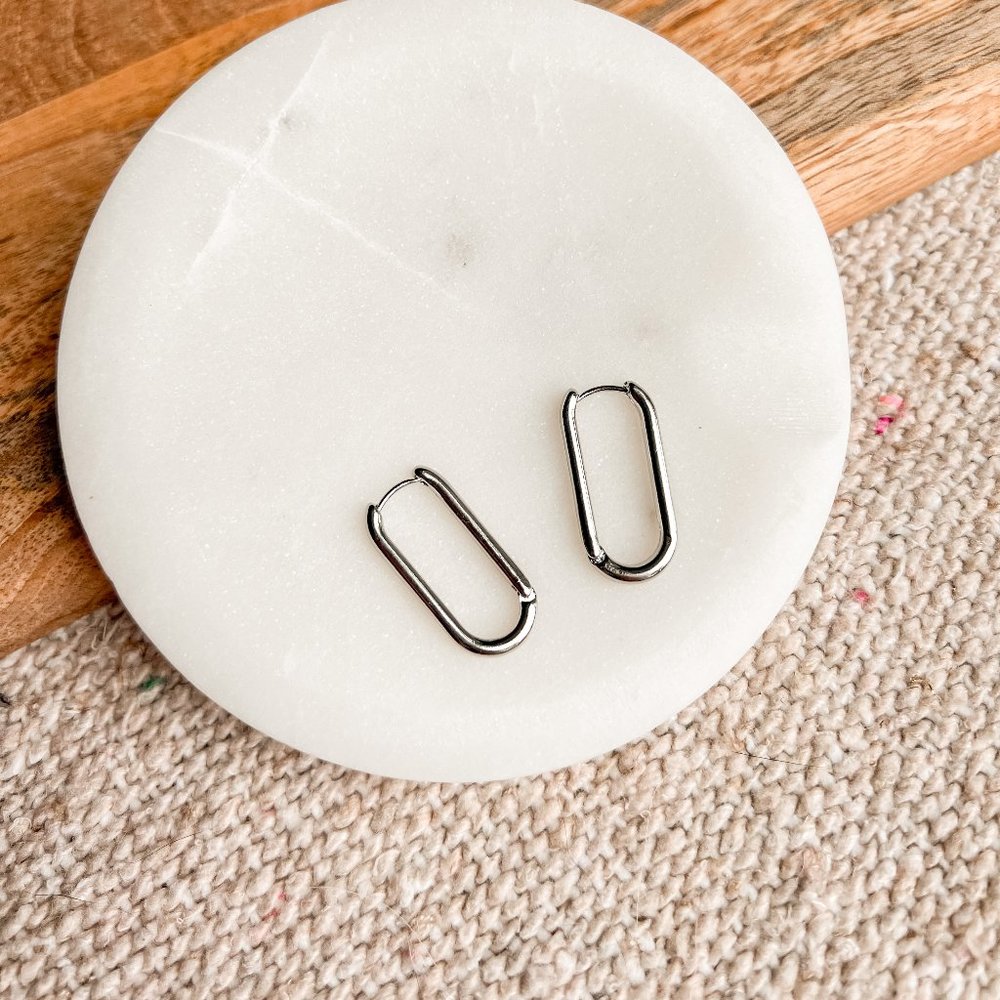 THE LUCY CHAIN LOOP EARRINGS SILVER